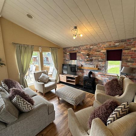 Luxury Lakeside Lodge L1 With Hot Tub Situated At Tattershall Lakes Country Park Bagian luar foto